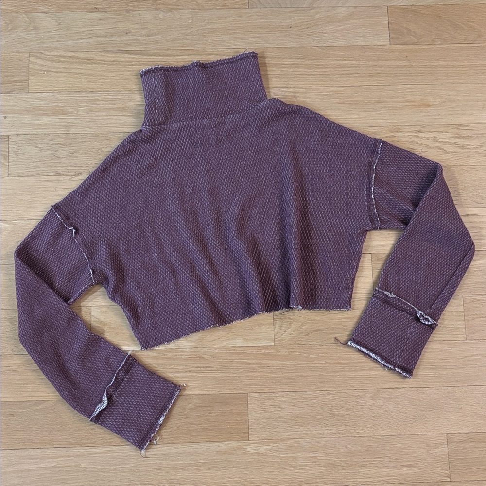 Out From Under Camino Long Sleeve Turtleneck Cropped Sweater Top Medium Burgundy - Picture 12 of 16